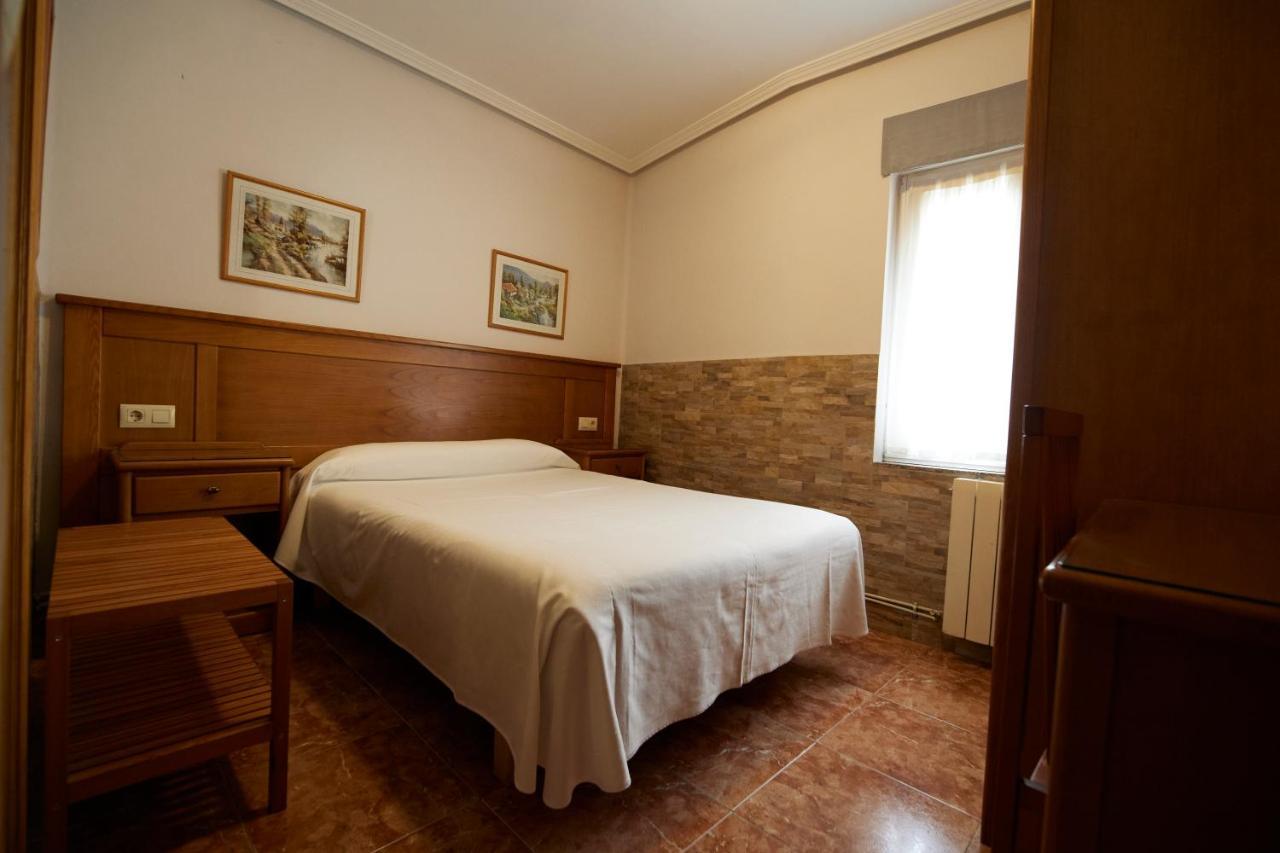 Pensión Serafín Avilés Exterior foto