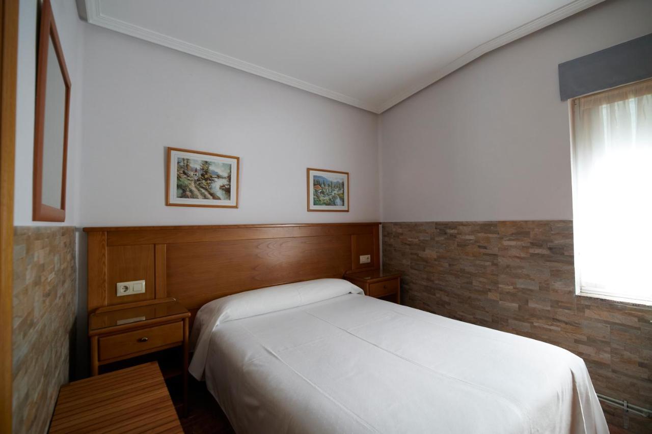 Pensión Serafín Avilés Exterior foto